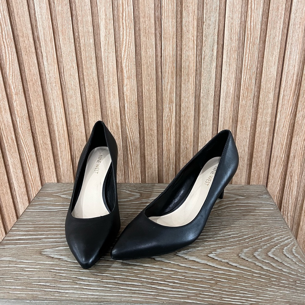 NWOT Nine West Classic Black Heels